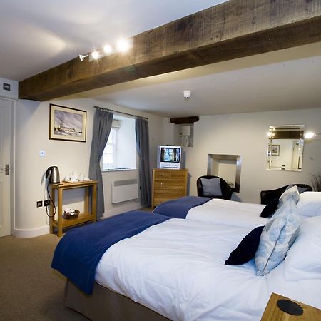 Castle Cottage Restaurant With Rooms 할레흐 외부 사진
