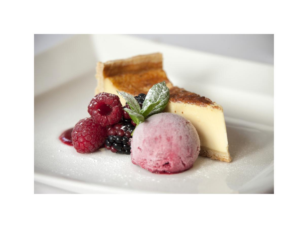 Castle Cottage Restaurant With Rooms 할레흐 외부 사진