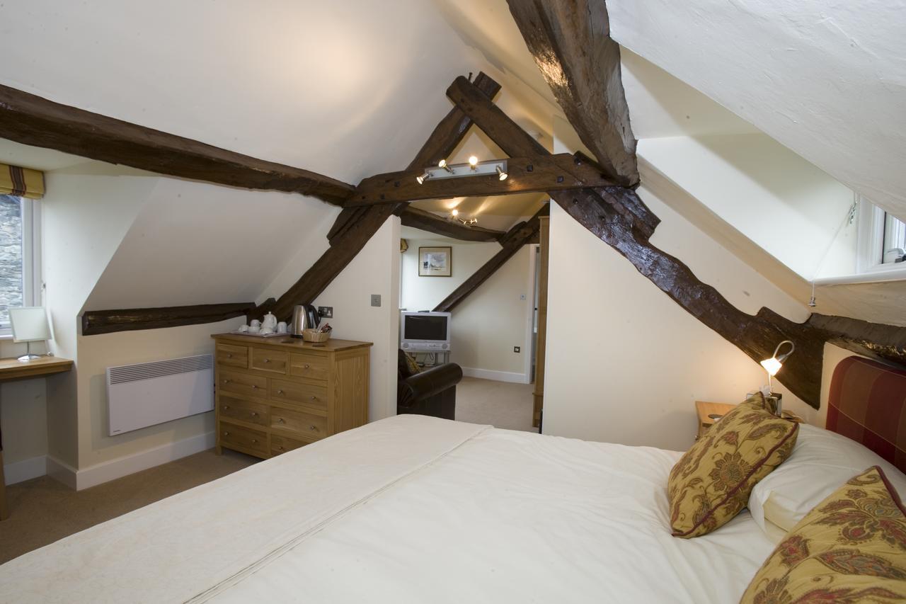 Castle Cottage Restaurant With Rooms 할레흐 외부 사진