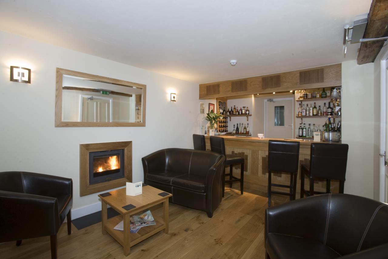 Castle Cottage Restaurant With Rooms 할레흐 외부 사진