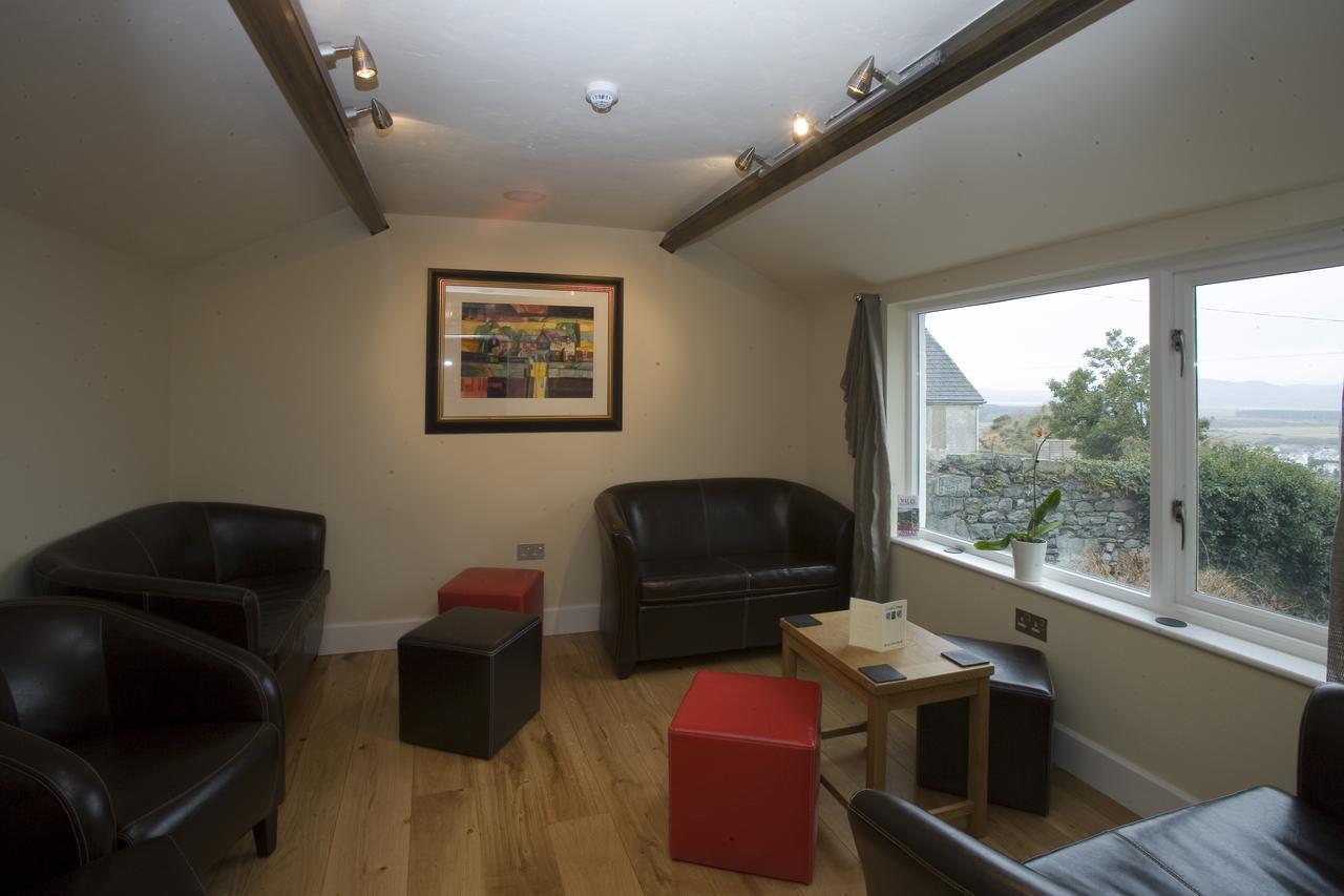 Castle Cottage Restaurant With Rooms 할레흐 외부 사진